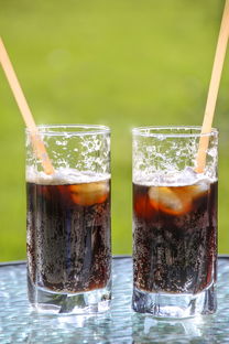 乐扣扣品牌水杯，时尚与健康的完美结合，你的生活好伴侣！