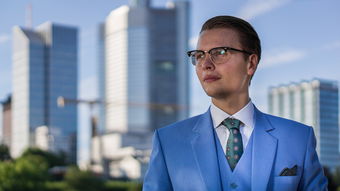 问同事西服品牌，如何选择高品质的西装？一份实用指南